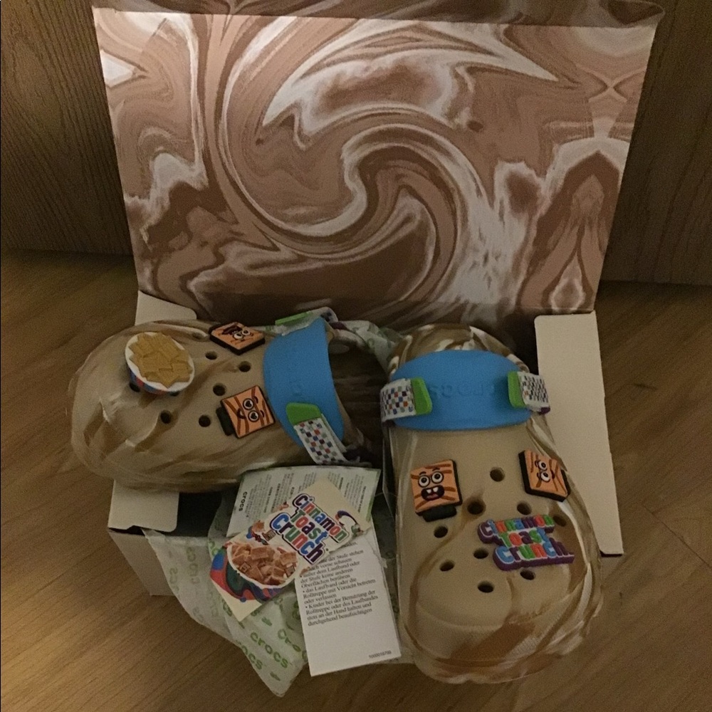 Cinnamon Toast Crunch Crocs Size 4